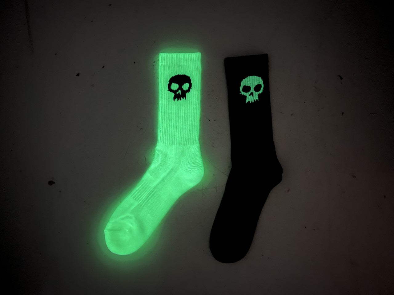 SKULL SOCKS - GLOW IN THE DARK / BLACK